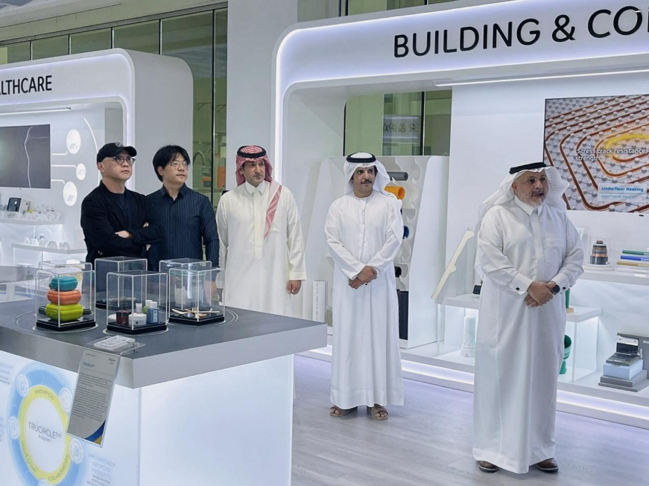 gowin中东代表一行参观SABIC Home of Innovation1.png